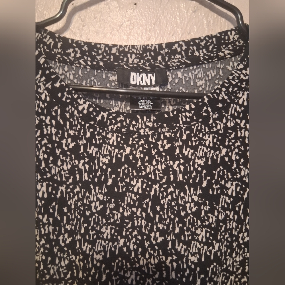 DKNY Black and White Patterned Women's Tee - Picture 2 of 3